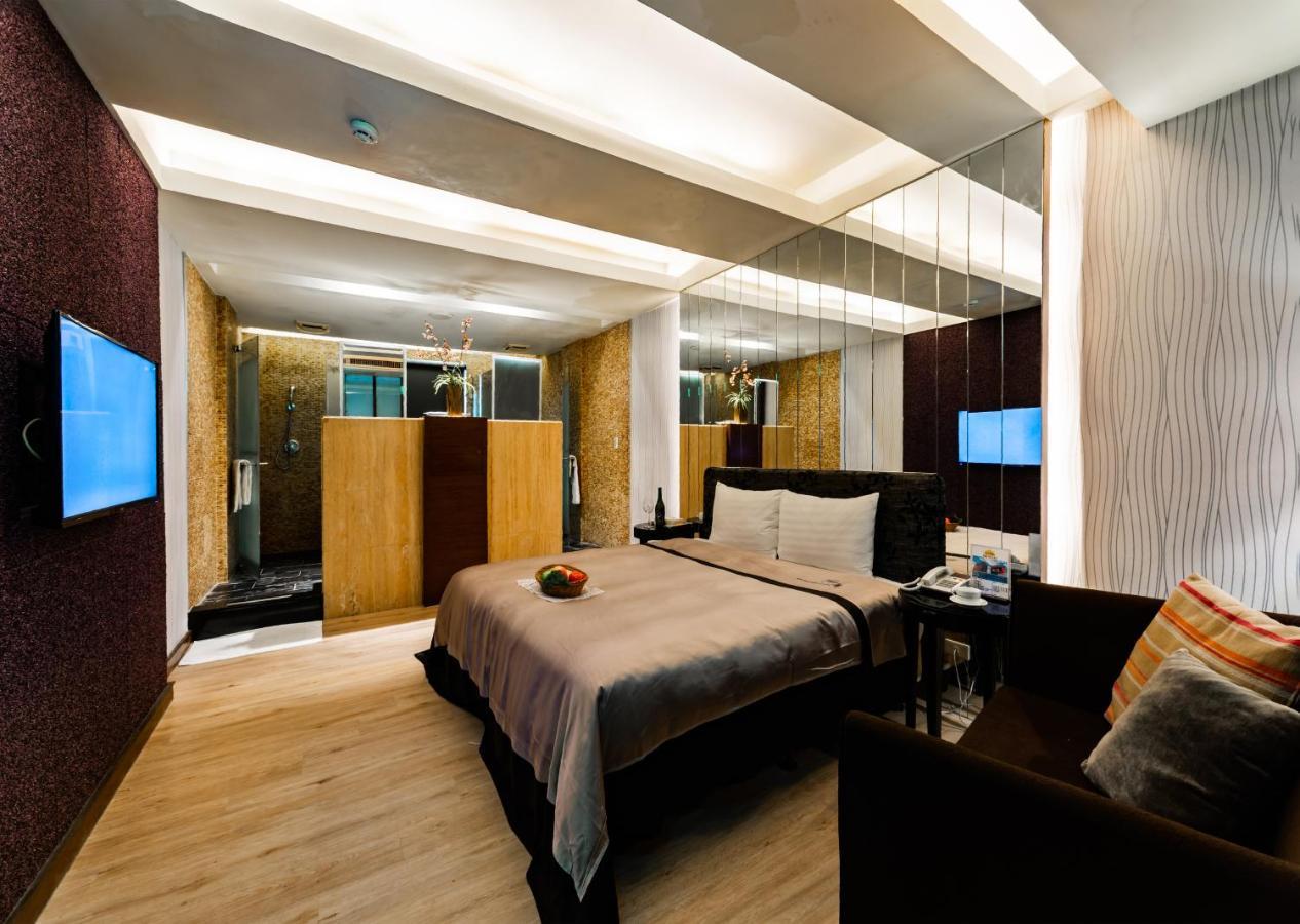 Liti Motel Taichung Buitenkant foto