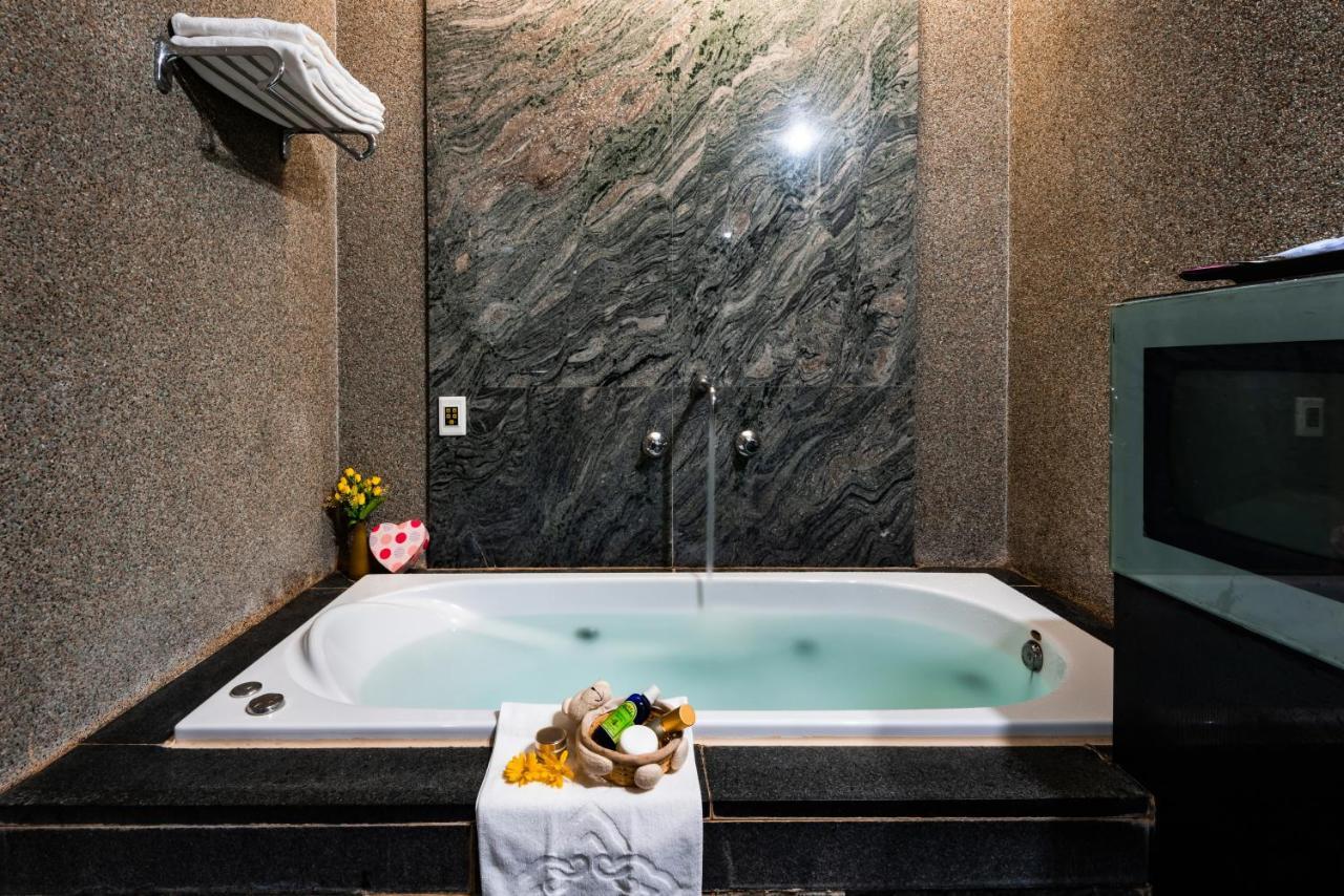 Liti Motel Taichung Buitenkant foto