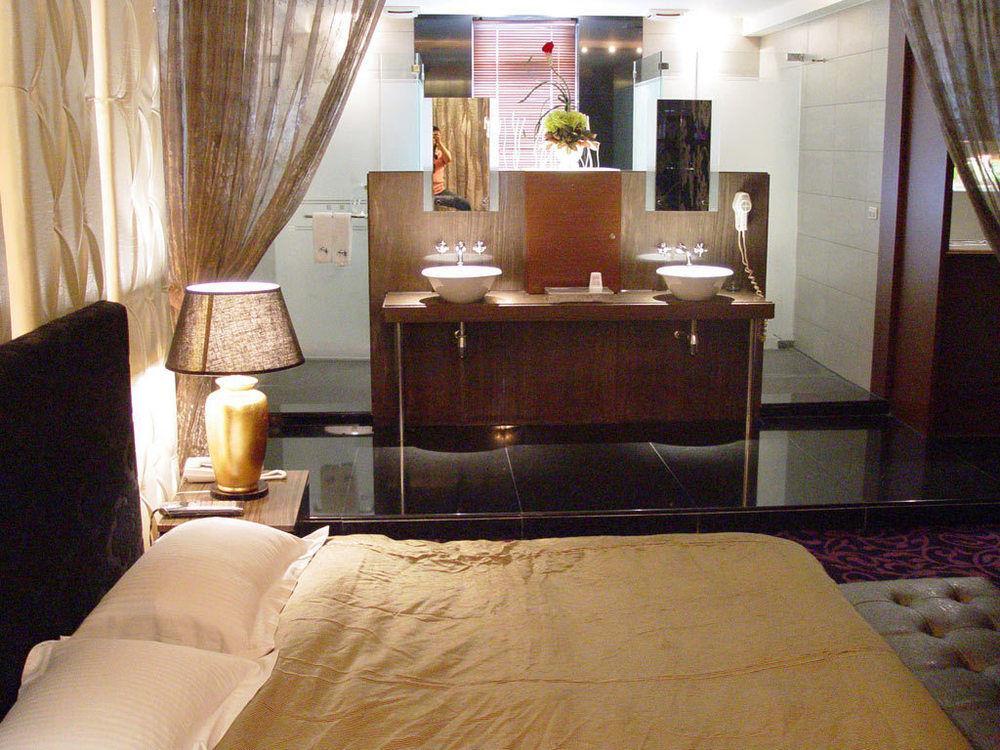 Liti Motel Taichung Buitenkant foto