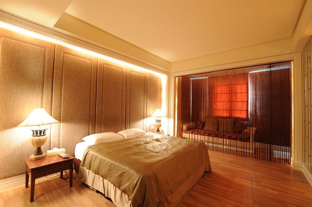 Liti Motel Taichung Buitenkant foto