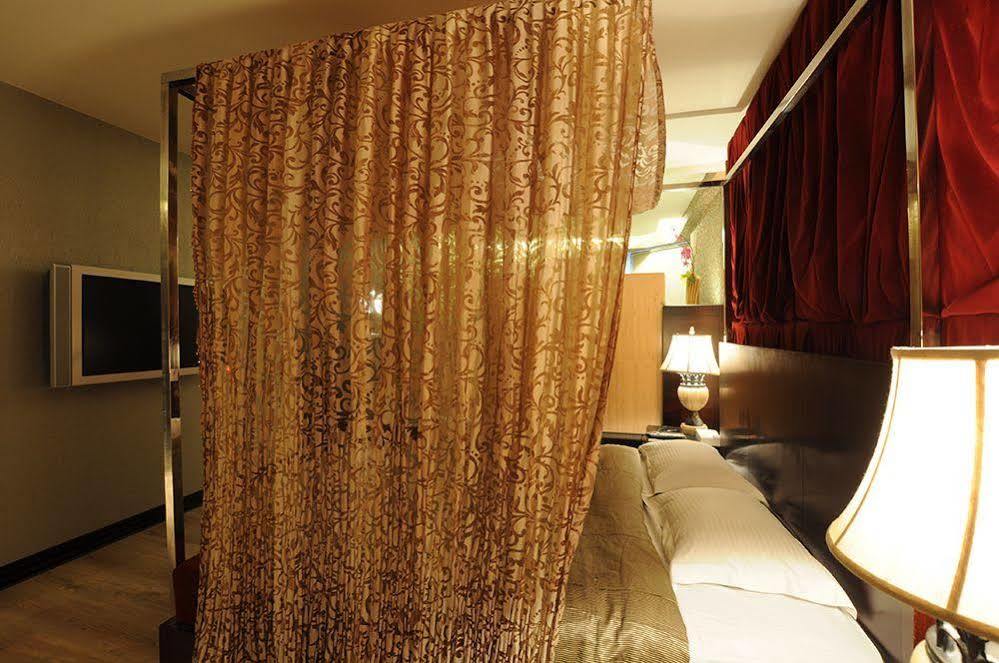 Liti Motel Taichung Buitenkant foto