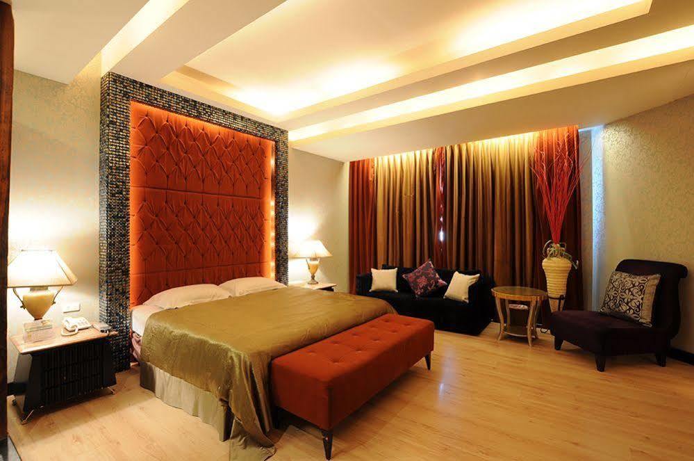 Liti Motel Taichung Buitenkant foto